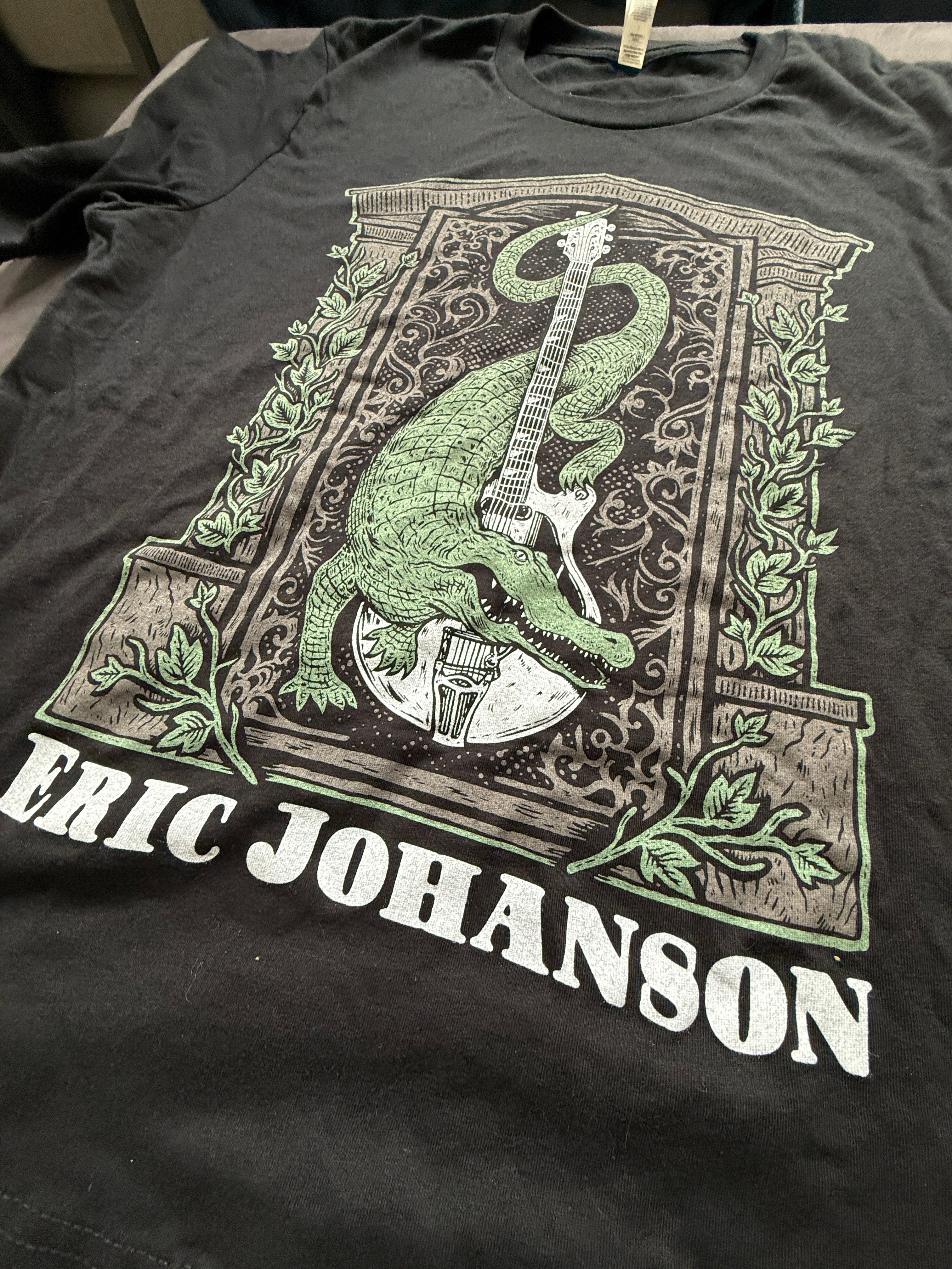 Gator Guitar / New Orleans Tomb T-Shirt